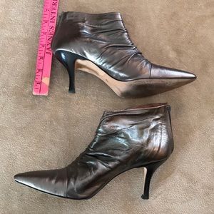 Leather booties pewter with pleating
